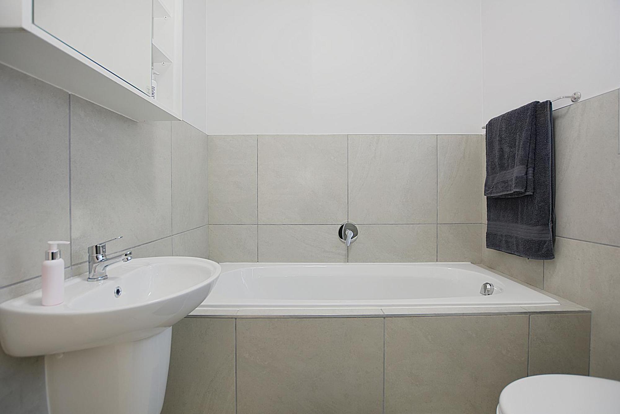 Apartment Leetch Views 2gb 9 Cape Town